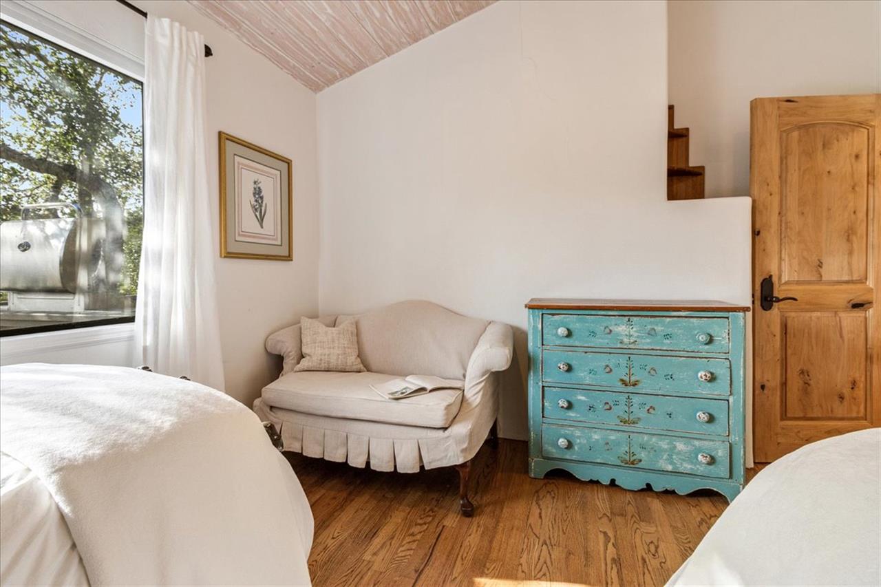 Bedroom 3 has 2 Twin Beds