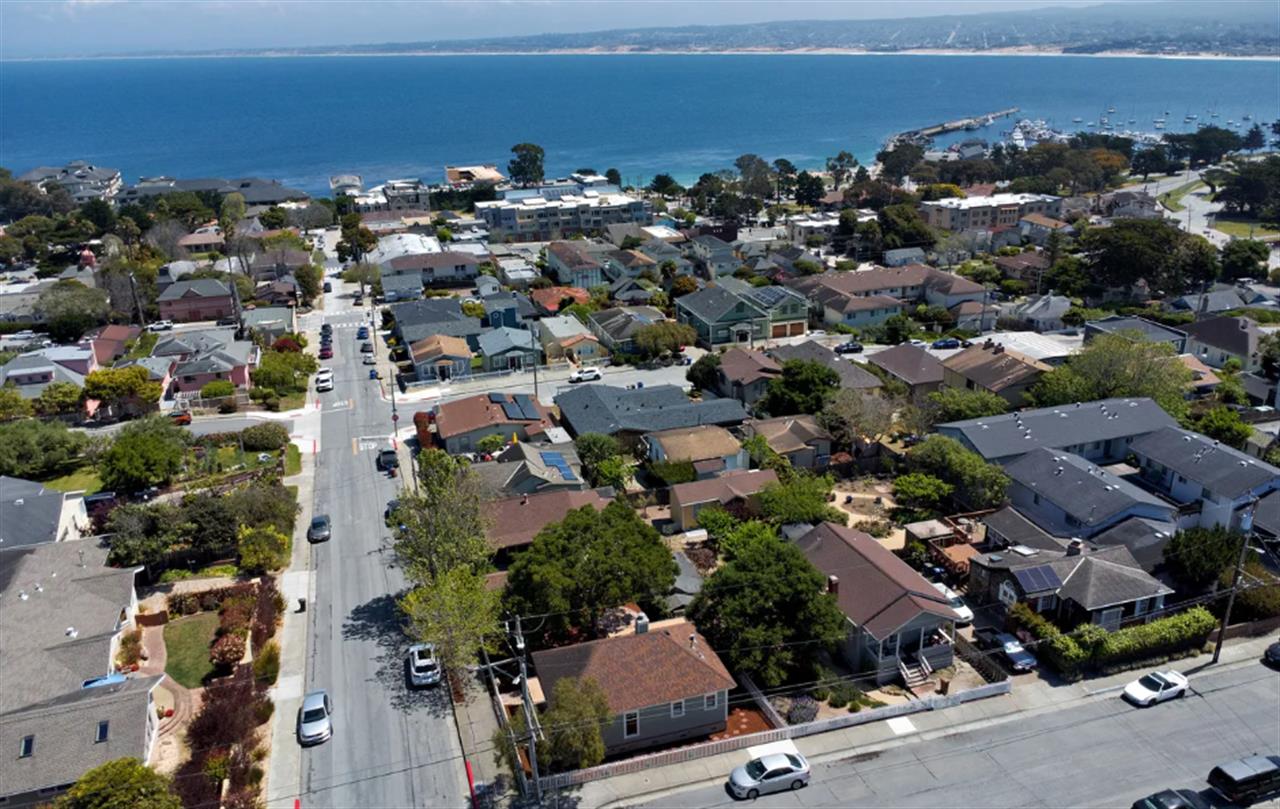 Walk to Cannery Row, Aquarium