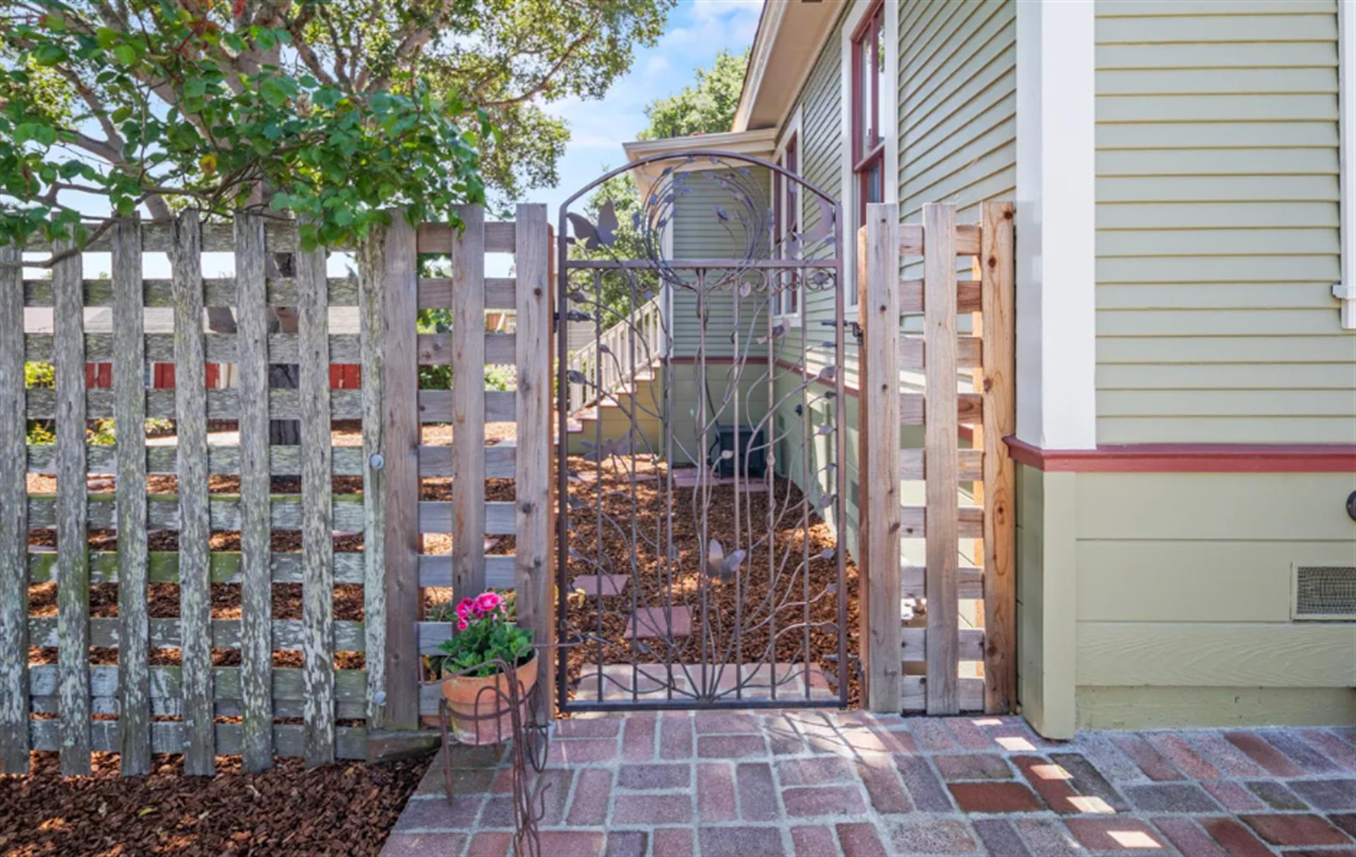 Lovely Garden, Large Lot