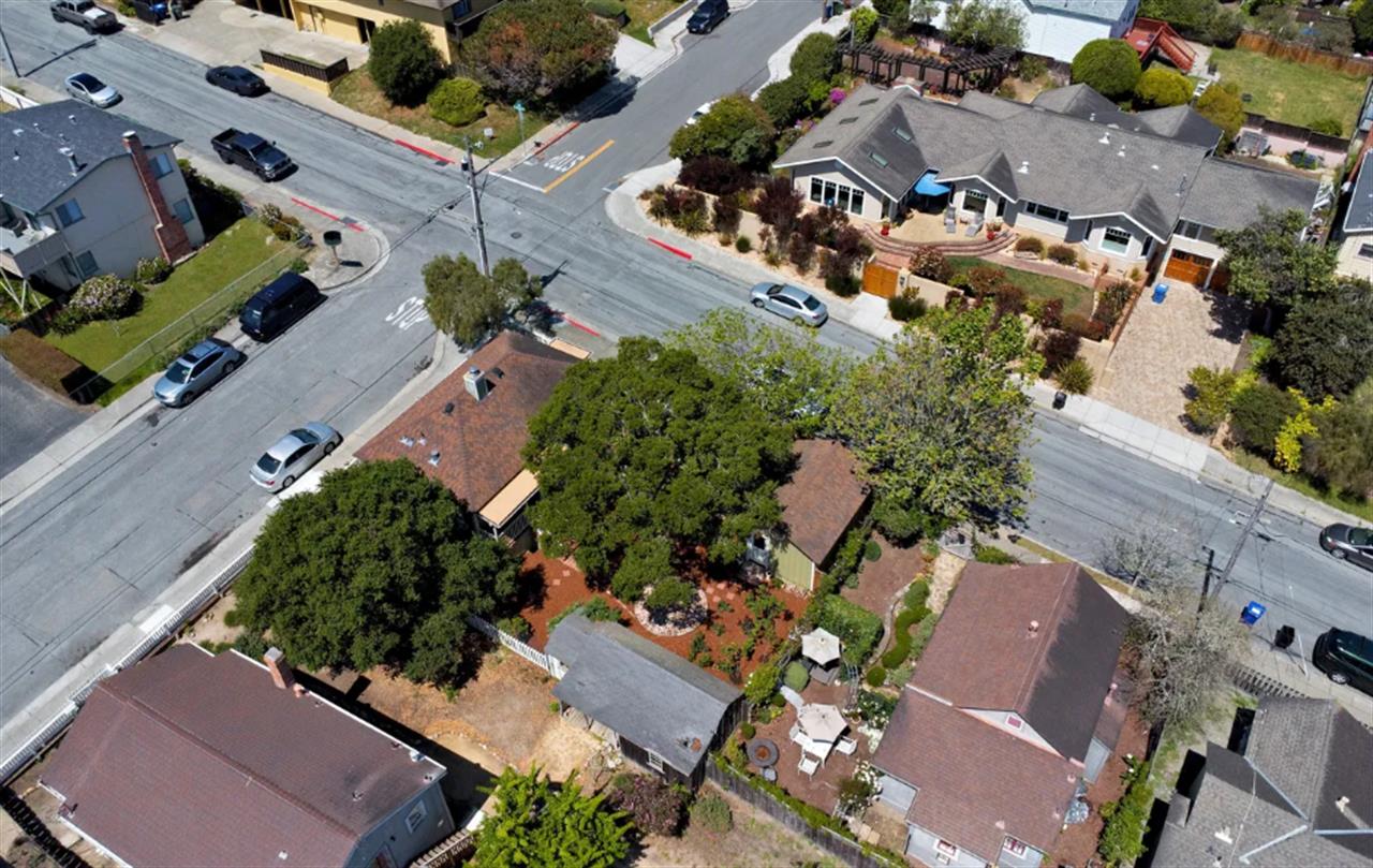 Corner Lot in New Monterey