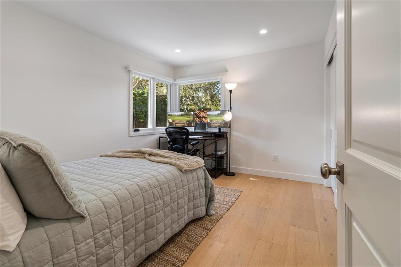 Bedroom 4 has a FullDouble Bed