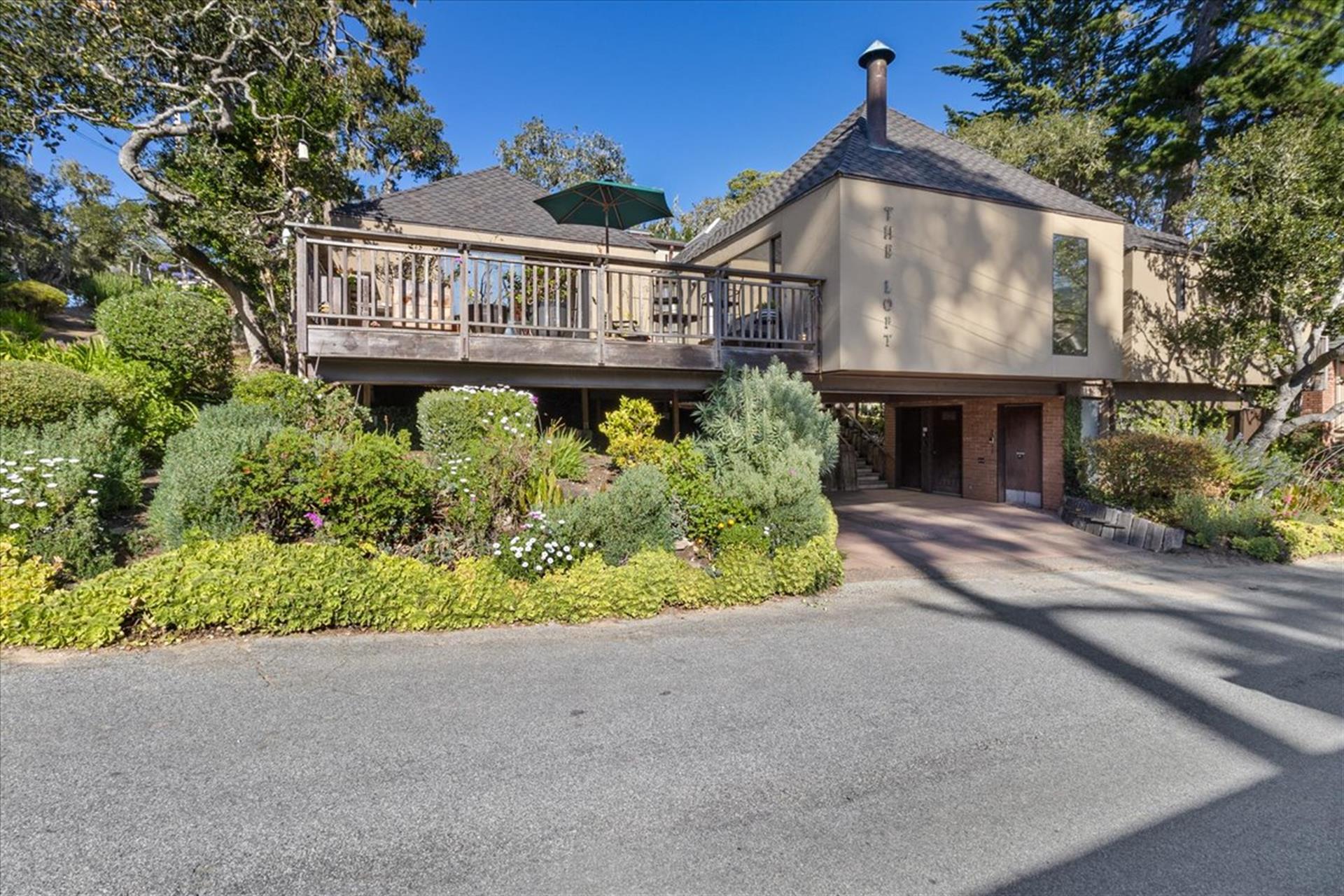 The Loft  Walk to Downtown and the Beach