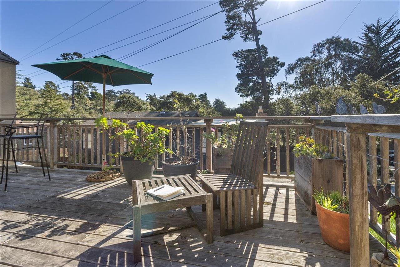 Back Deck Outside the Living RoomDining Area and Bedroom 1
