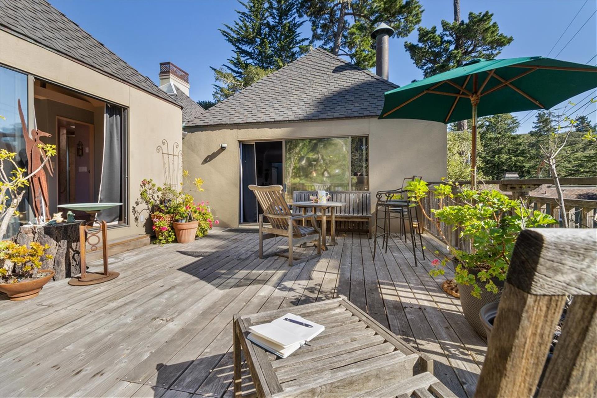 Back Deck Outside the Living RoomDining Area and Bedroom 1