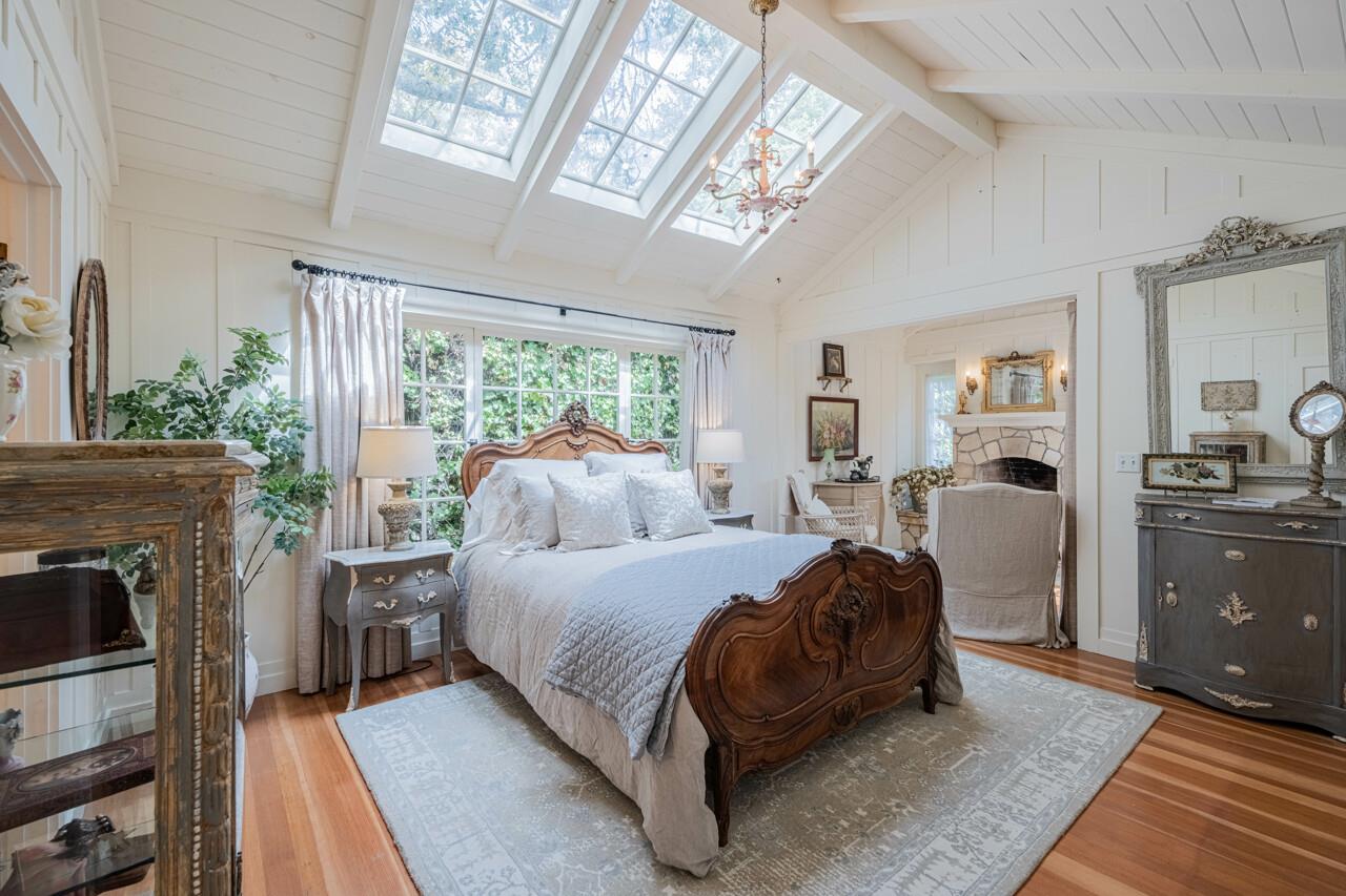 Lovely Romantic Bedrooms