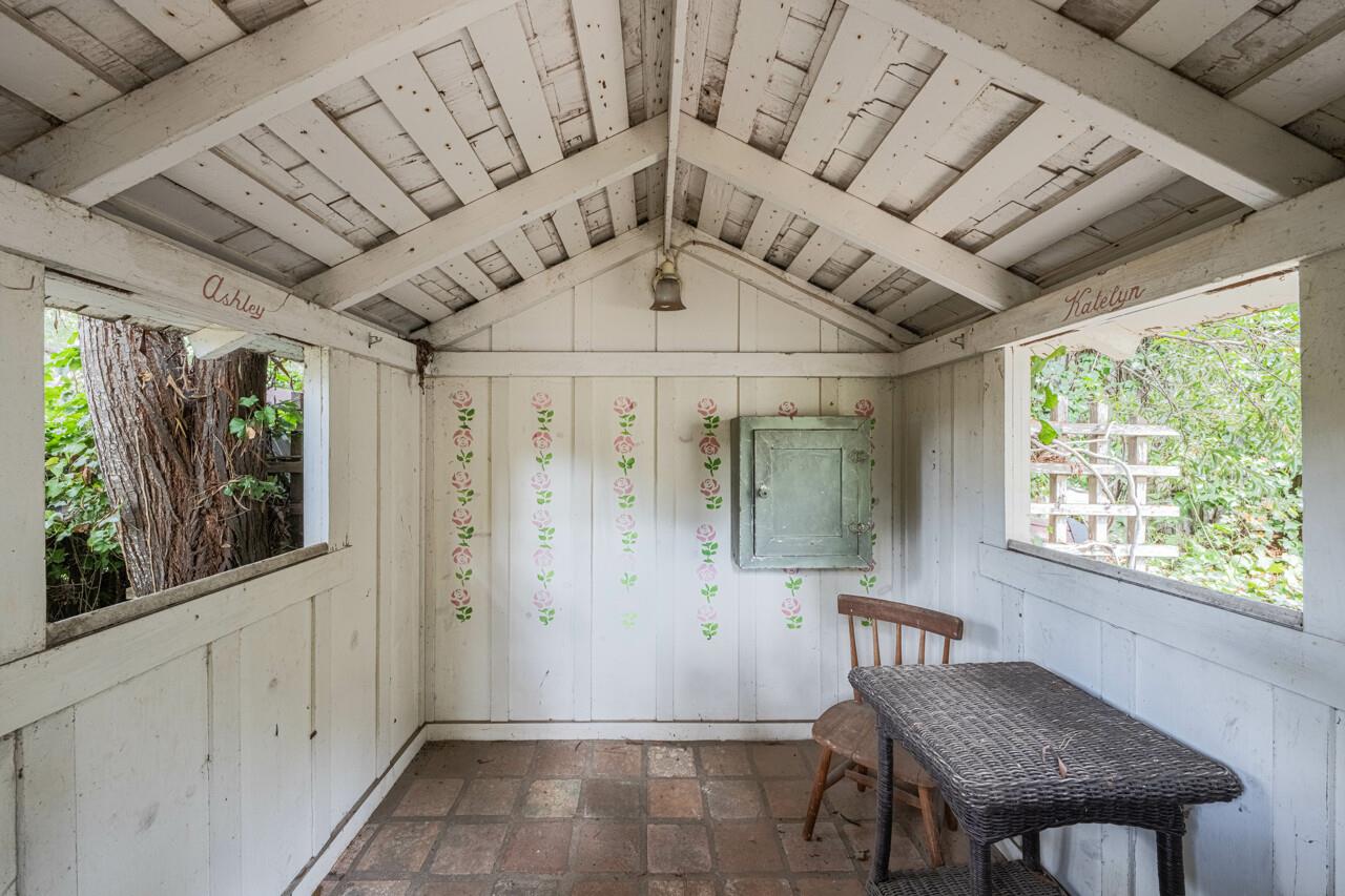 Petite Childrens Playhouse