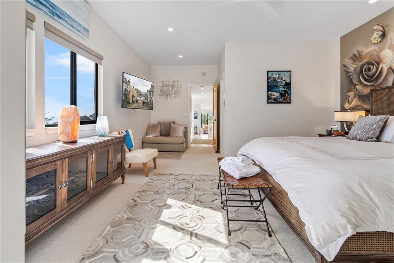 Gorgeous Spacious Bedroom