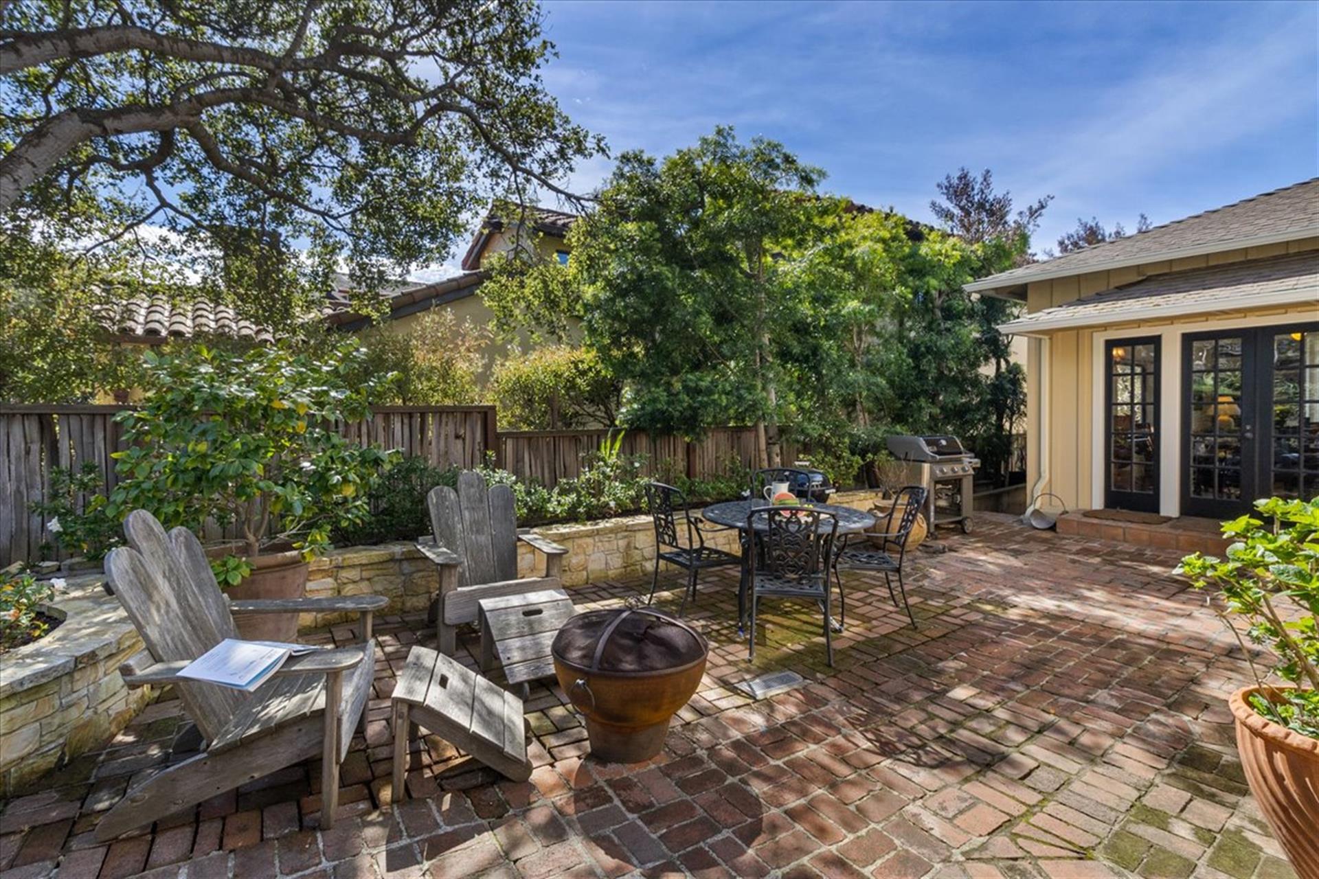 Relaxing Outdoor Living Spaces