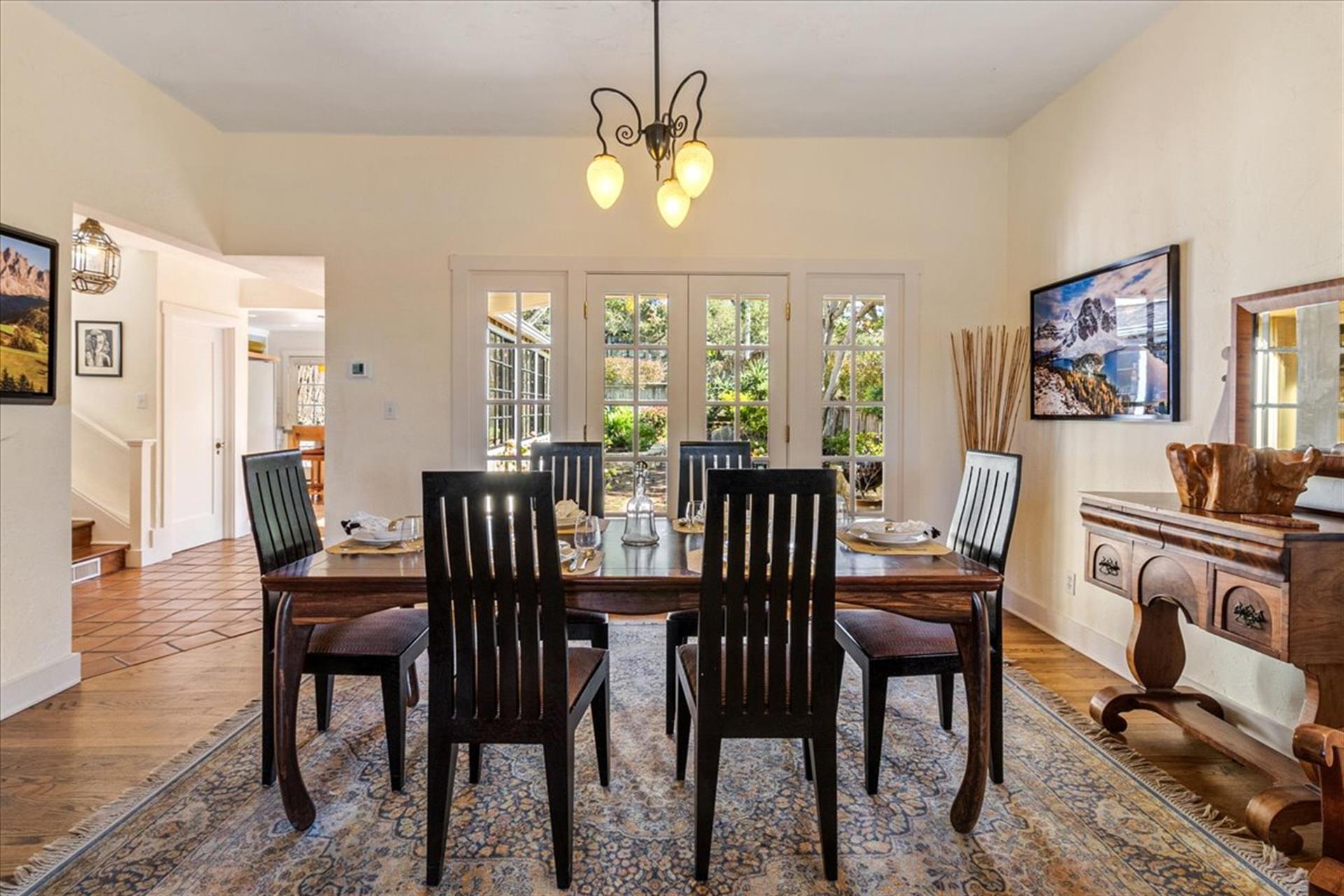 Dining Area Seats Six