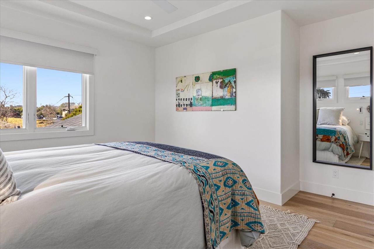 Bedroom 3  Upstairs  Queen Bed