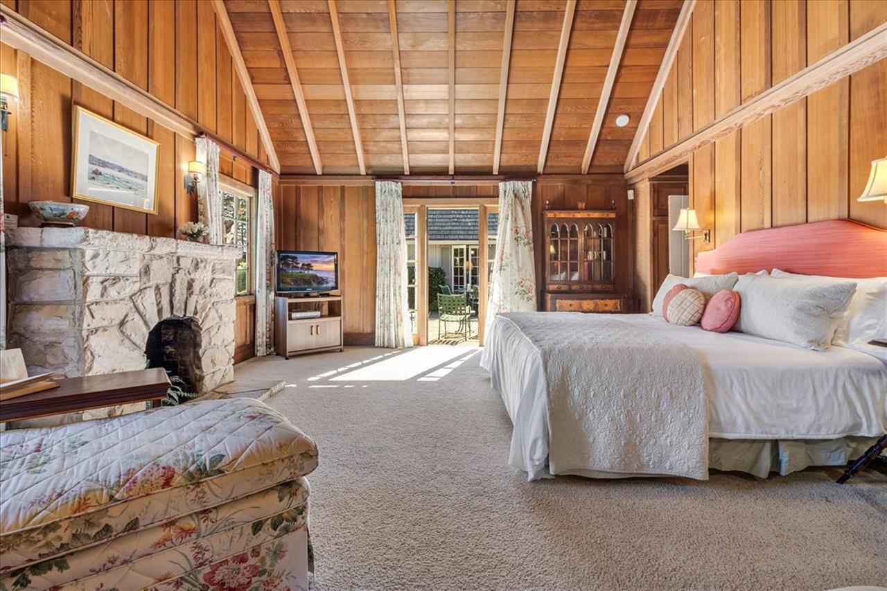 Bedroom 1, King Bed, TV Fireplace is Decorative Only