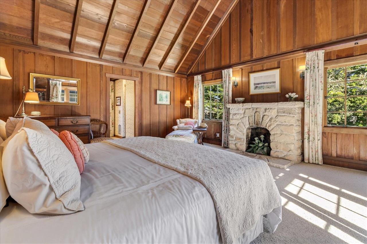 Bedroom 1, King Bed, TV Fireplace is Decorative Only