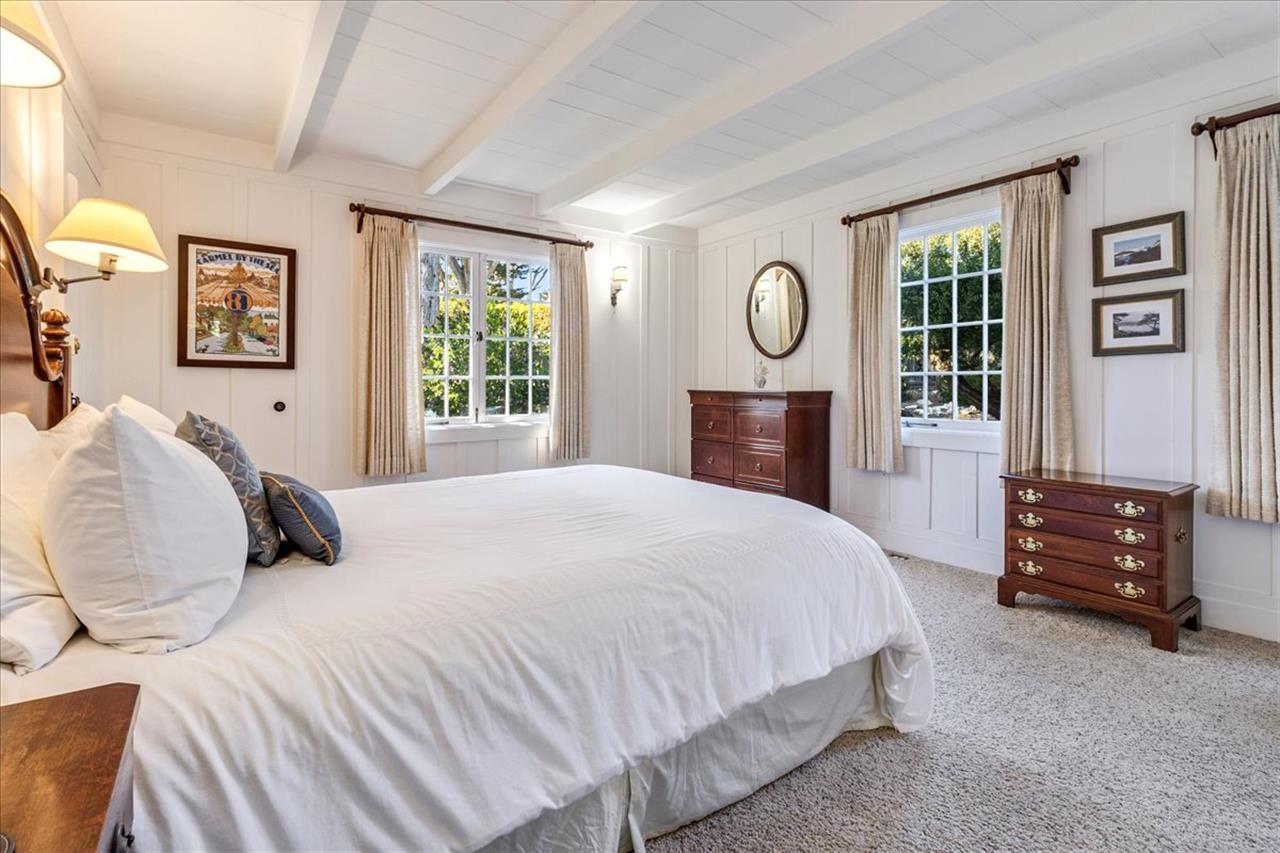 Bedroom 2, Queen Bed