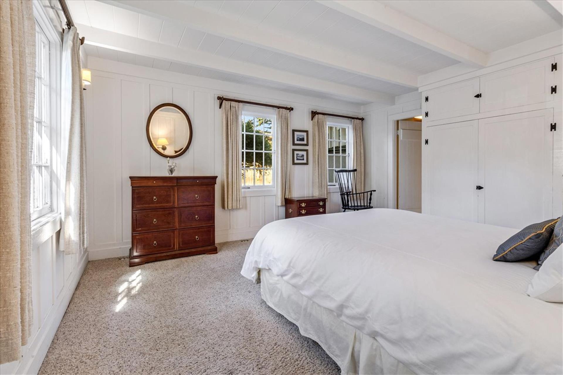 Bedroom 2, Queen Bed