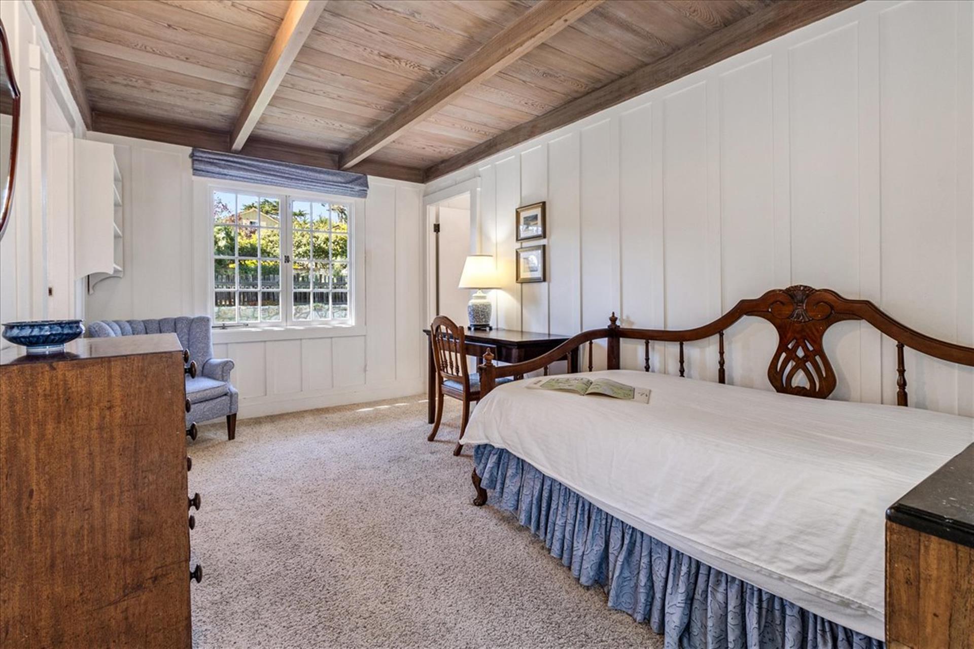 Bedroom 3, Twin Daybed, Writing Desk