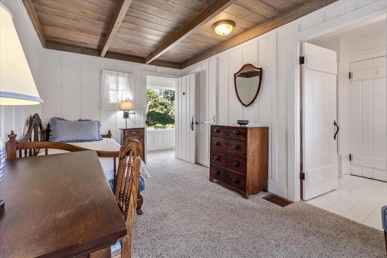 Bedroom 3, Twin Daybed, Writing Desk