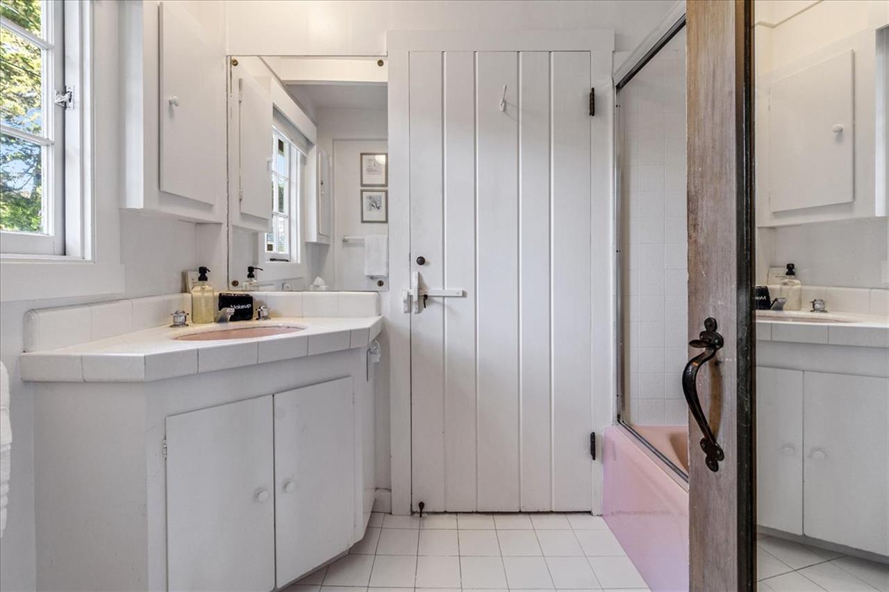 Jack and Jill Bathroom for Bedrooms 3 and 4
