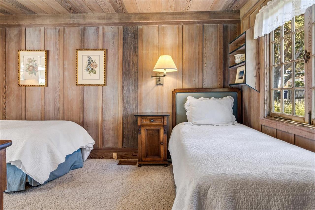 Bedroom 4, Two Twin Beds