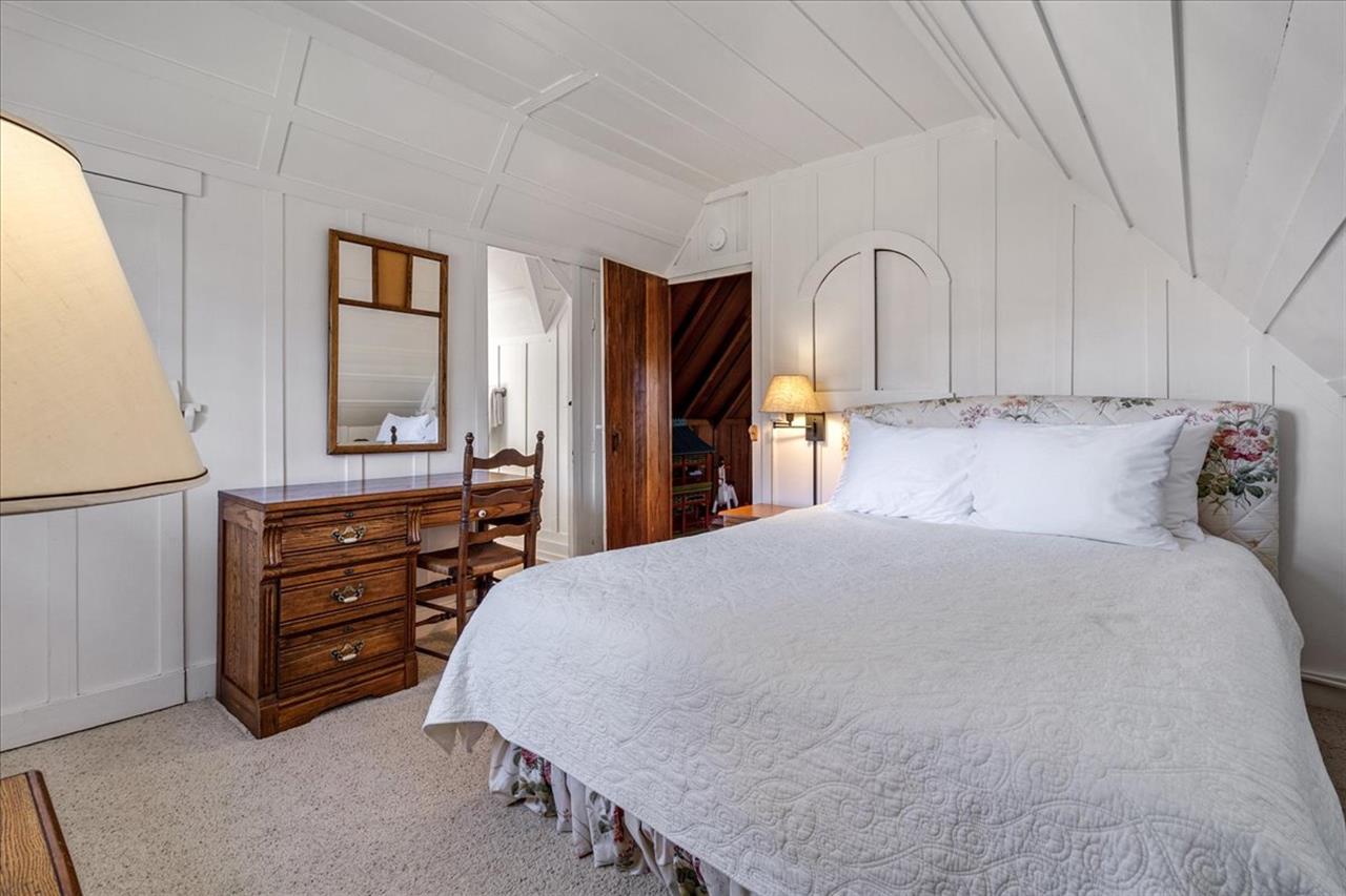 Bedroom 5, Queen Bed