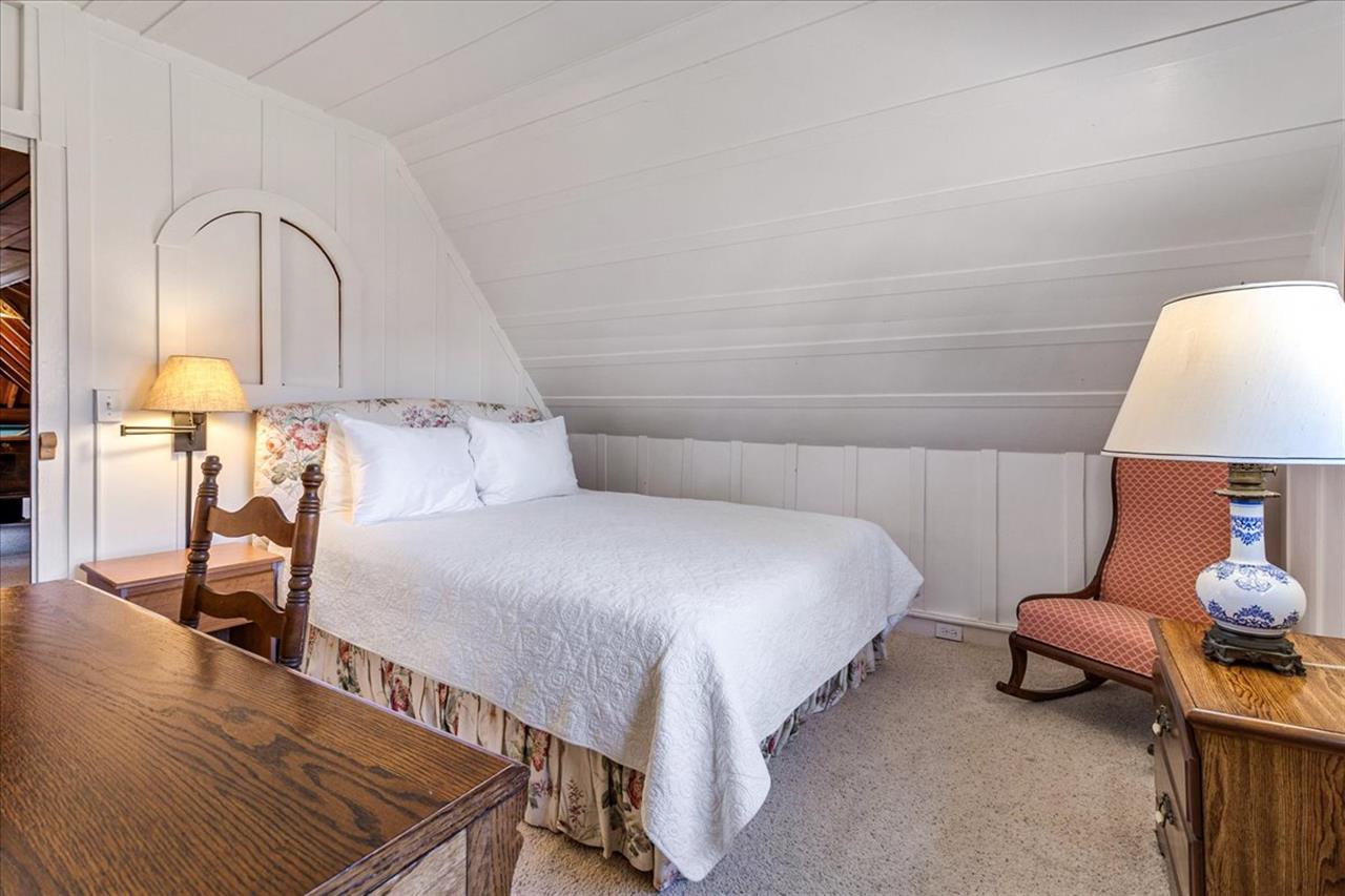Bedroom 5, Queen Bed
