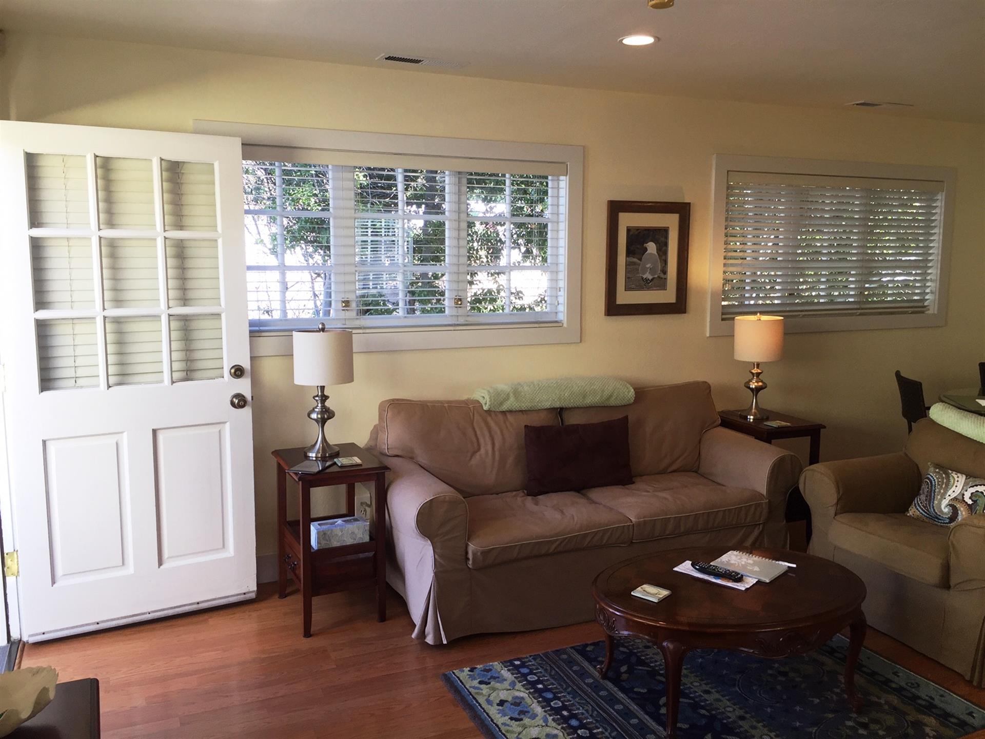 Living Room has an HDTV