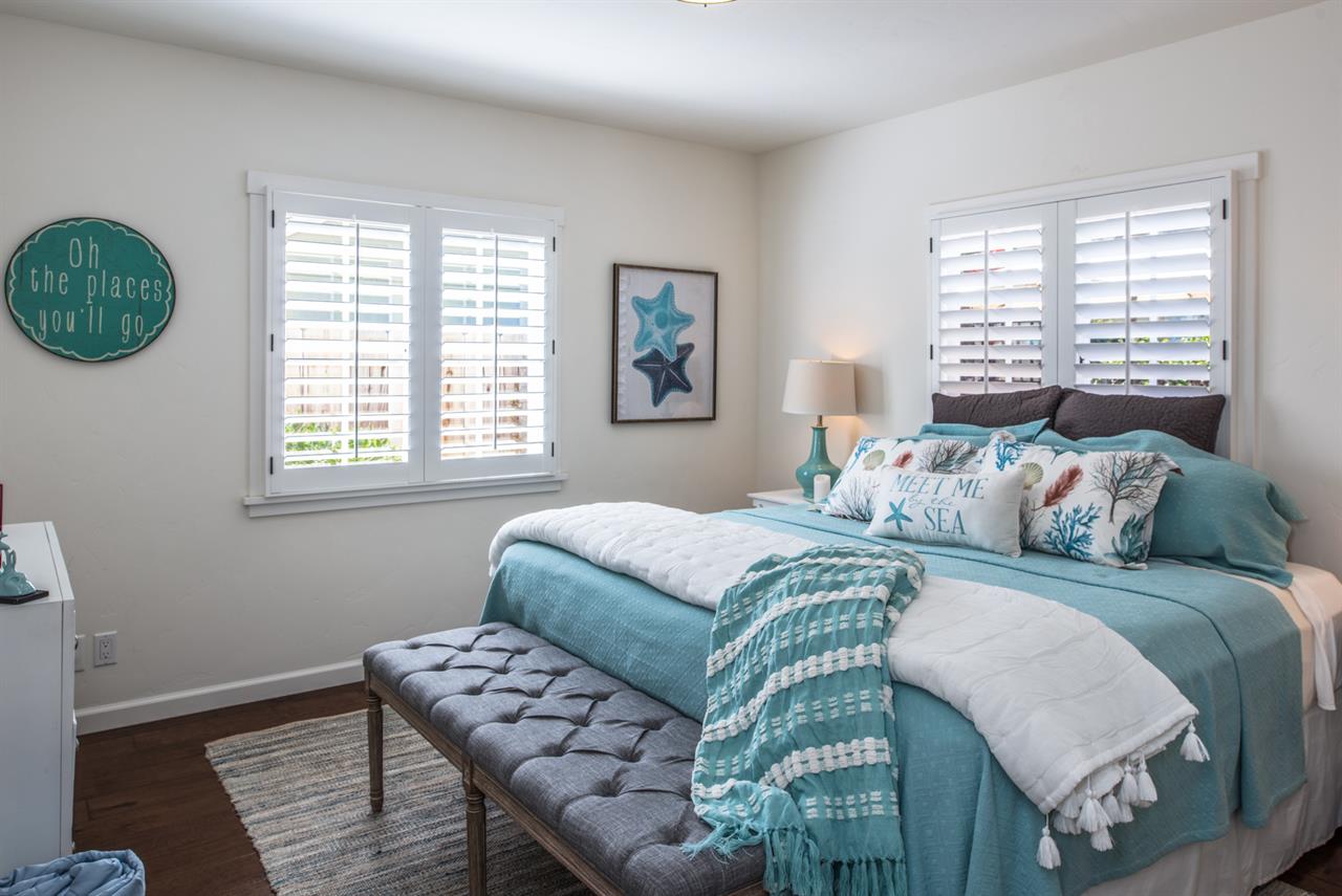 Bedroom 2, King Bed, TV