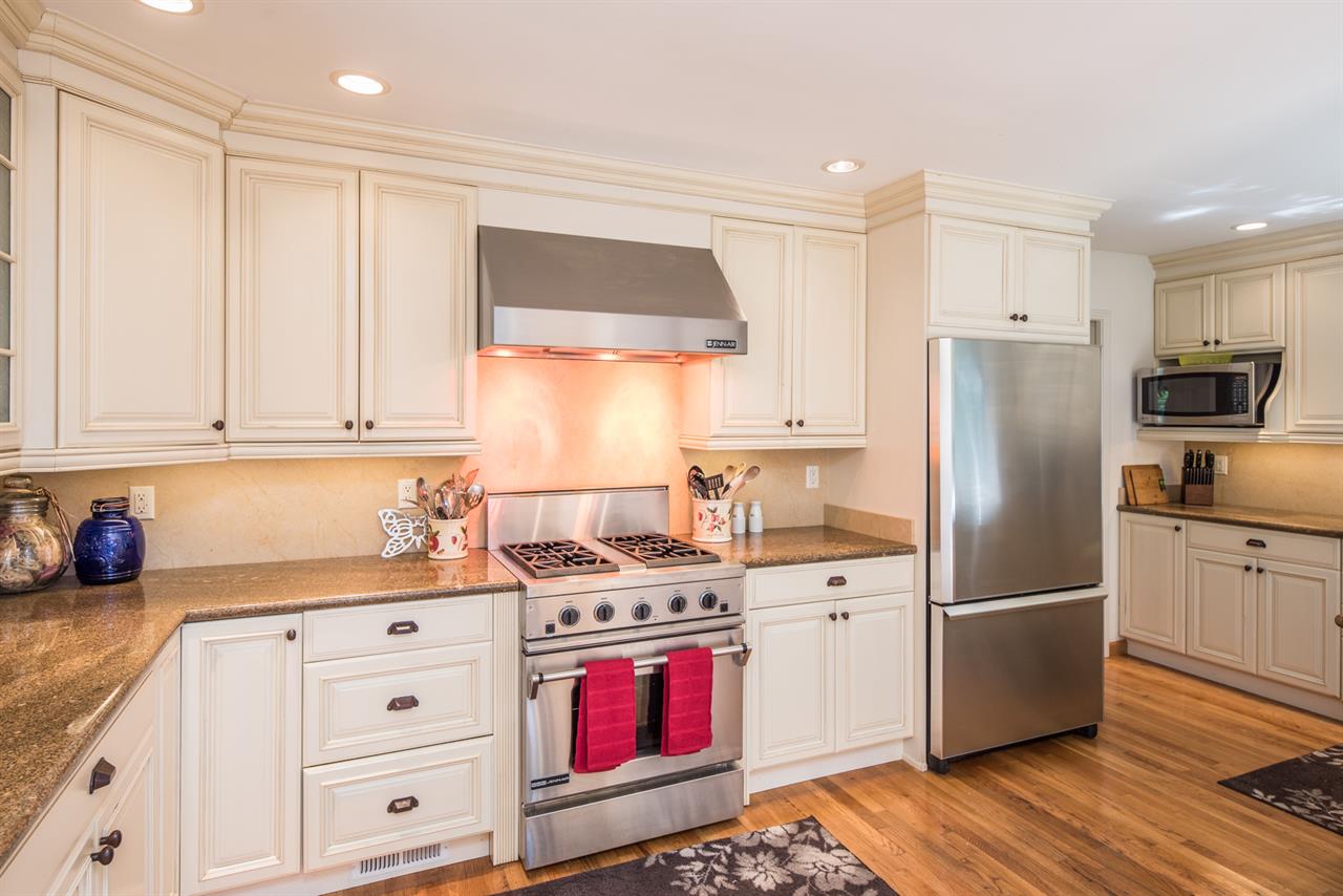 Fully Equipped Gourmet Kitchen