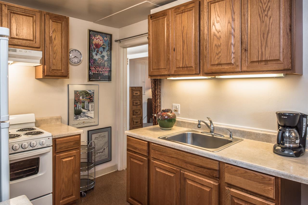 Small Fully Equipped Kitchen