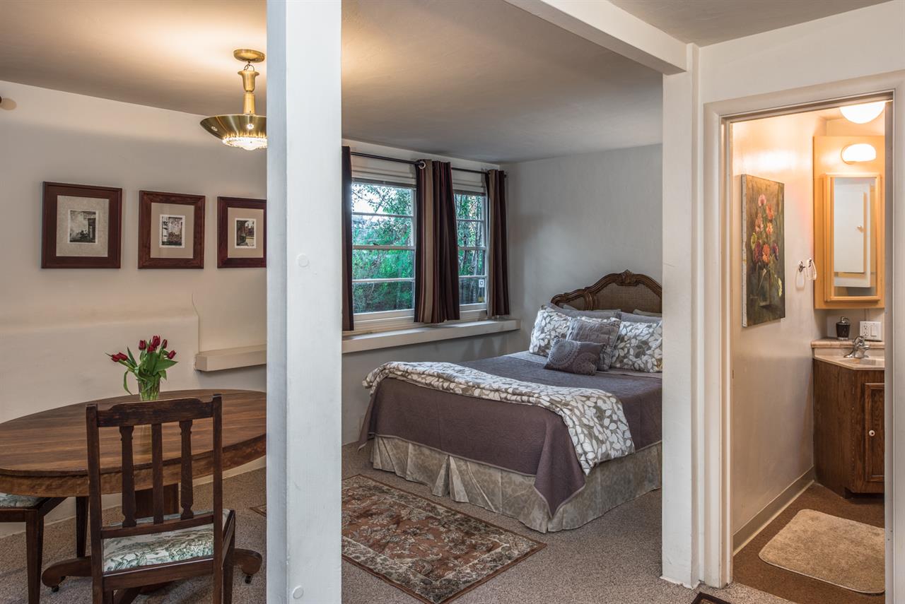 Bedroom, Queen Bed, Seating Area