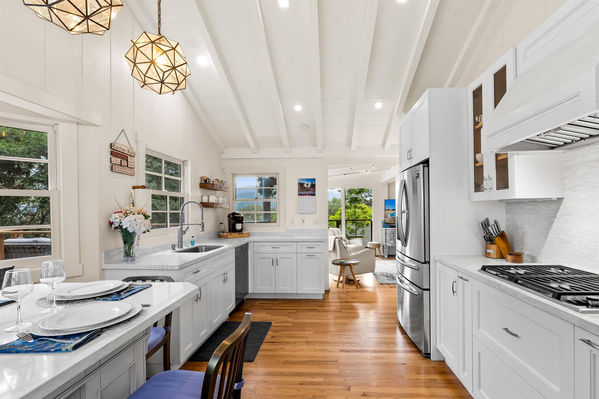 Fully Equipped Gourmet Kitchen