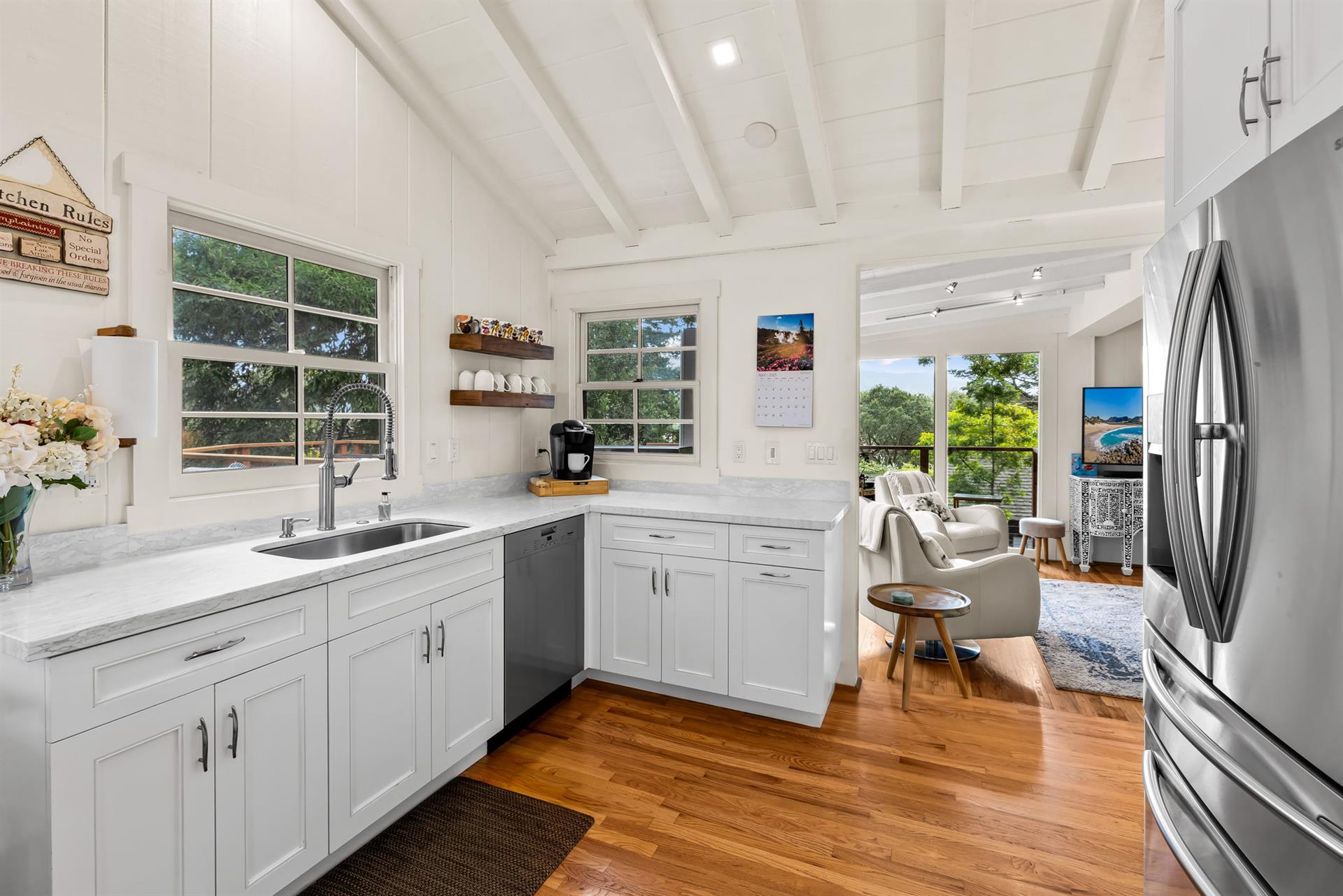 Fully Equipped Gourmet Kitchen