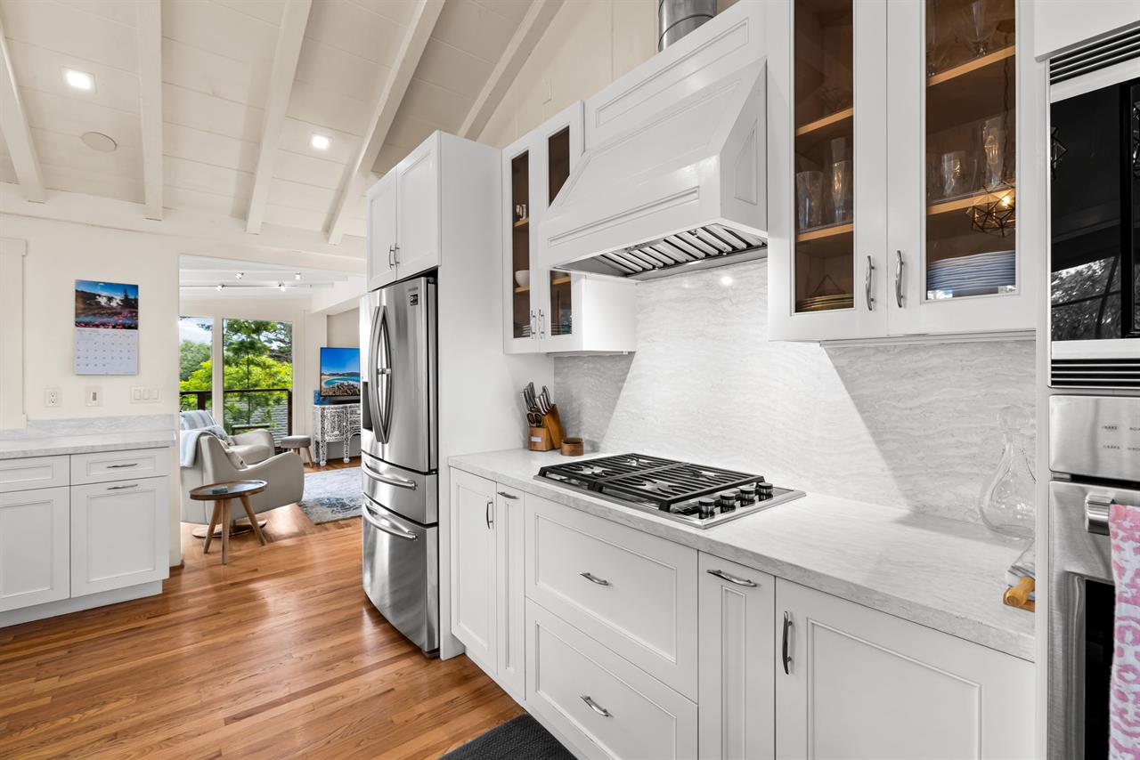 Fully Equipped Gourmet Kitchen