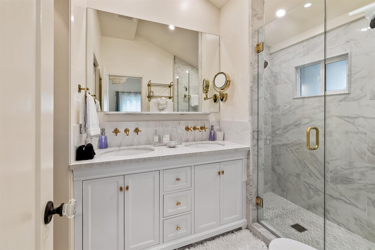 EnSuite Bath with Shower for Bedroom 1