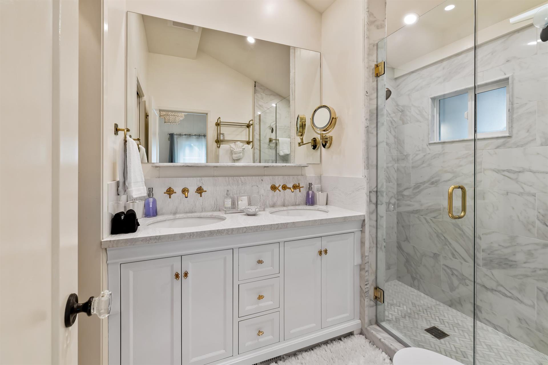 EnSuite Bath with Shower for Bedroom 1