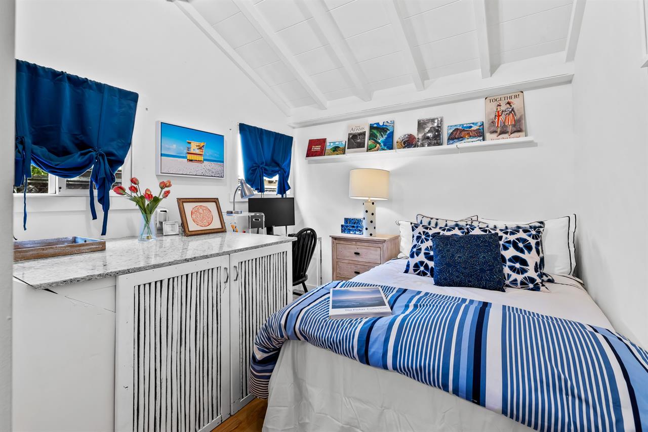 Bedroom 2  FullDouble Bed, Near Powder Room, Upstairs