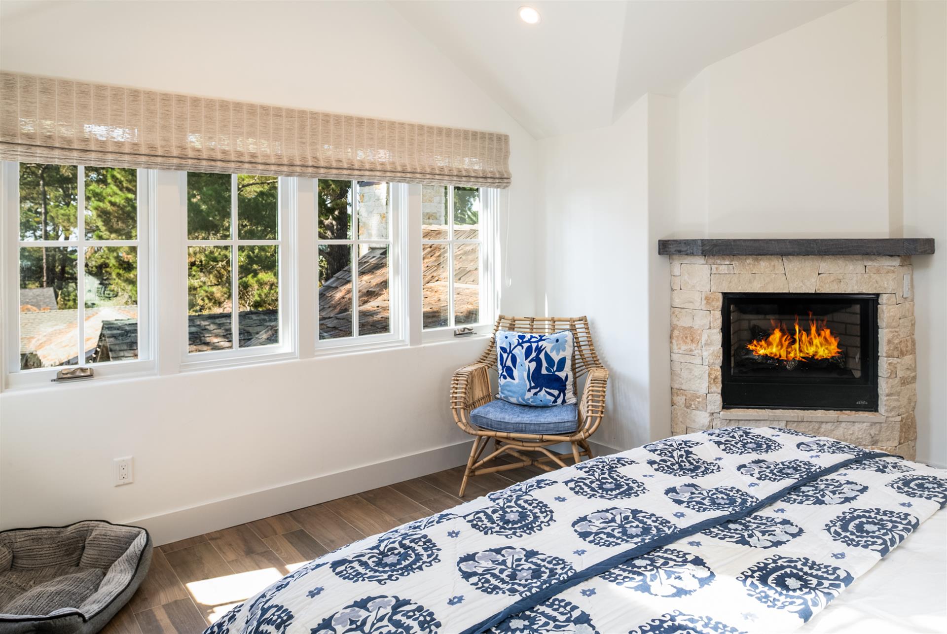 Bedroom 1, King, Fireplace, 46 HDTV, En Suite