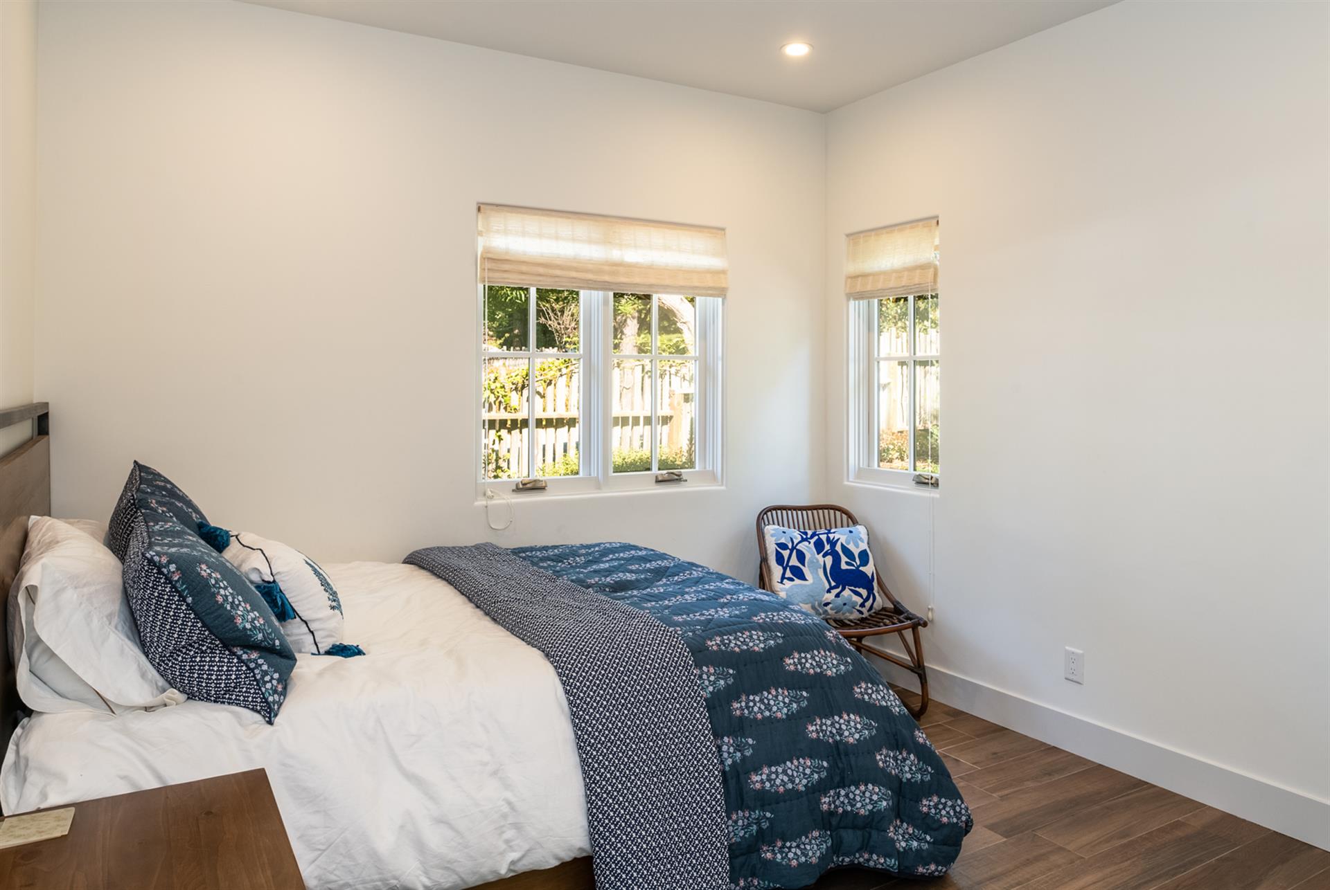 Bedroom 2, Queen, Downstairs