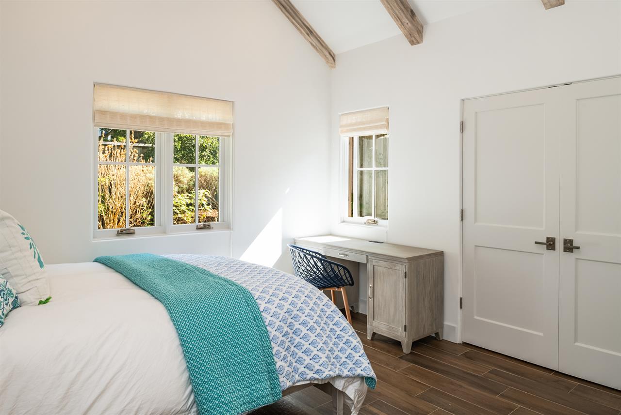 Bedroom 3, Queen, Desk, Downstairs