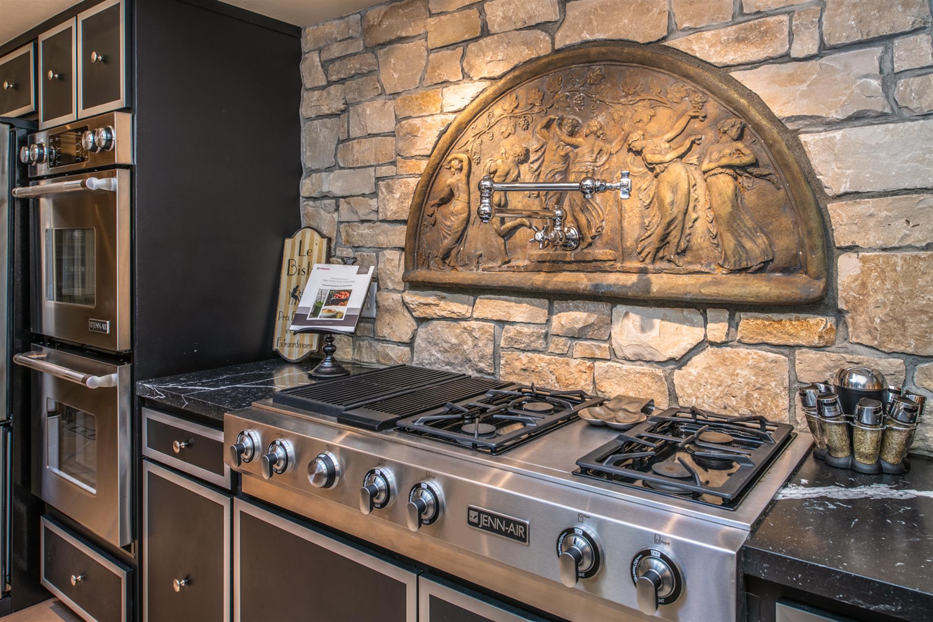 Fully Equipped Gourmet Kitchen