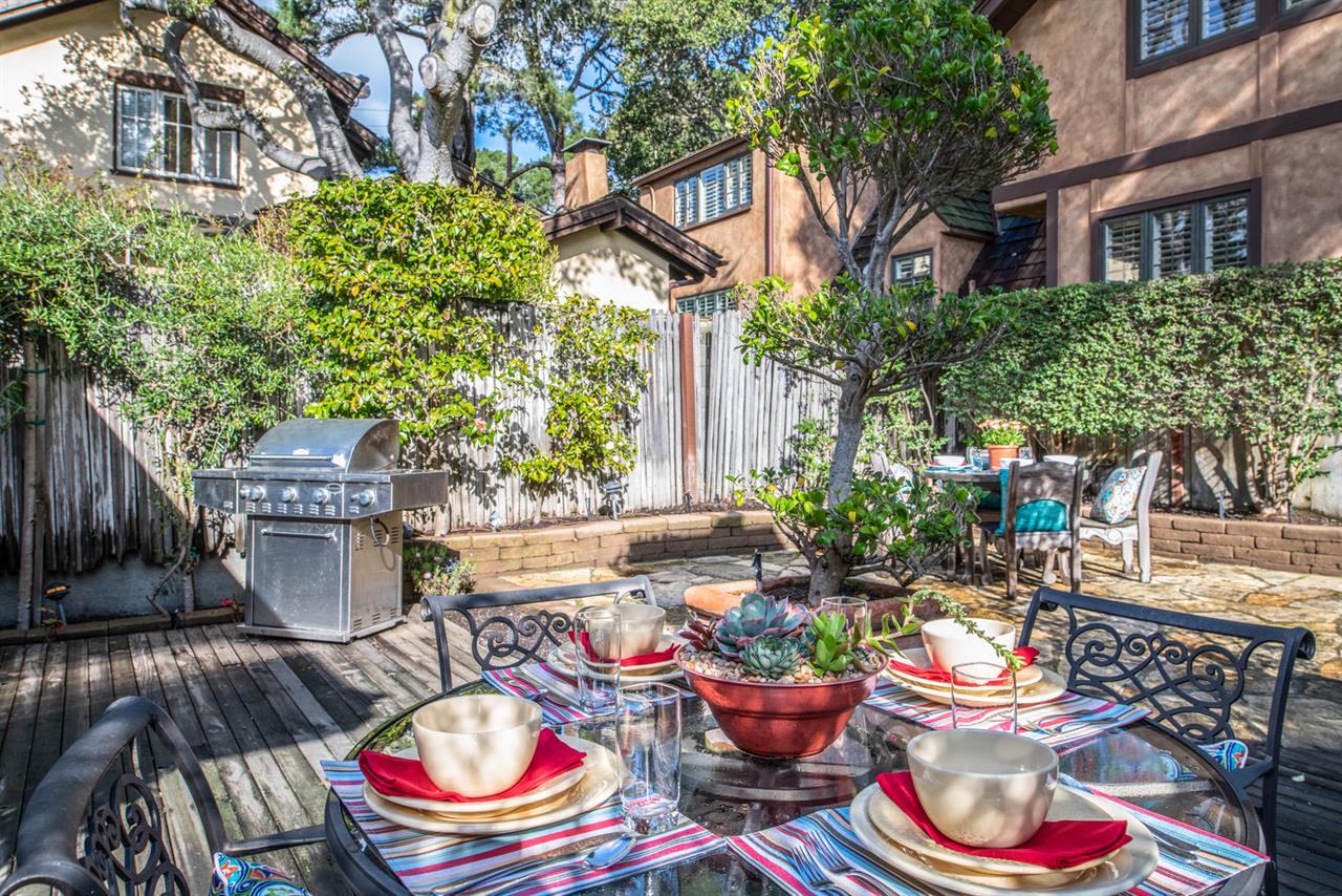 Outdoor Living Areas