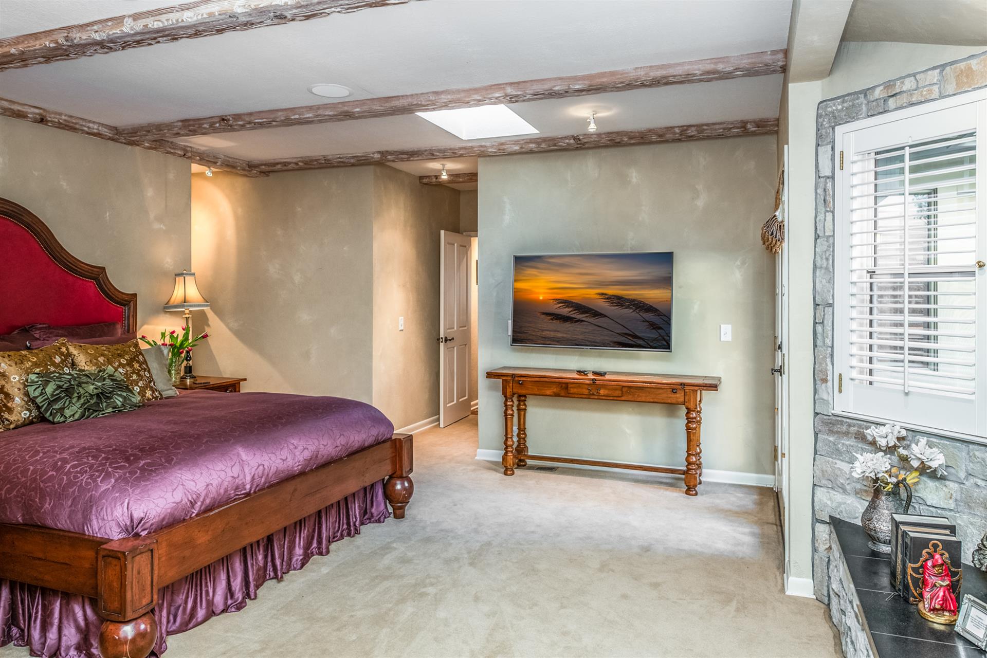 Bedroom 1, King, Fireplace, En Suite Bath