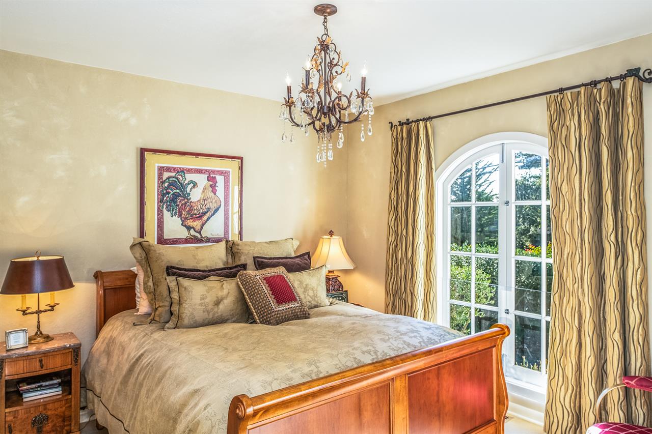 Bedroom 2, Queen Bed