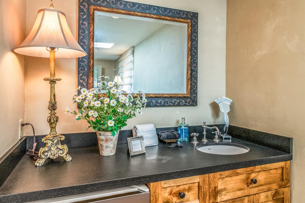 Bedroom 4, Queen, Detached Suite, Bathroom with Shower