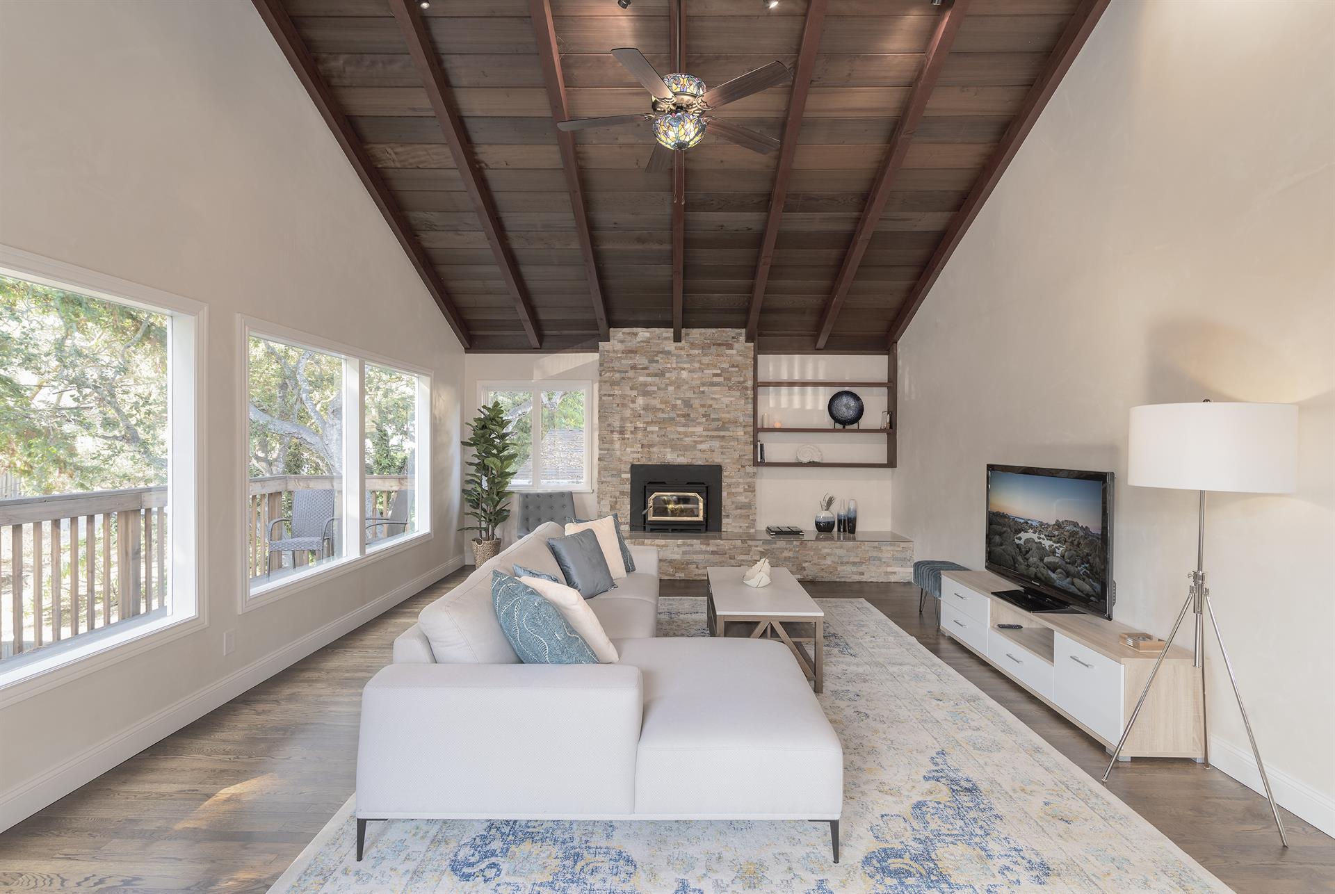 Upper Floor Living Room  WoodBurning Fireplace and HDTV