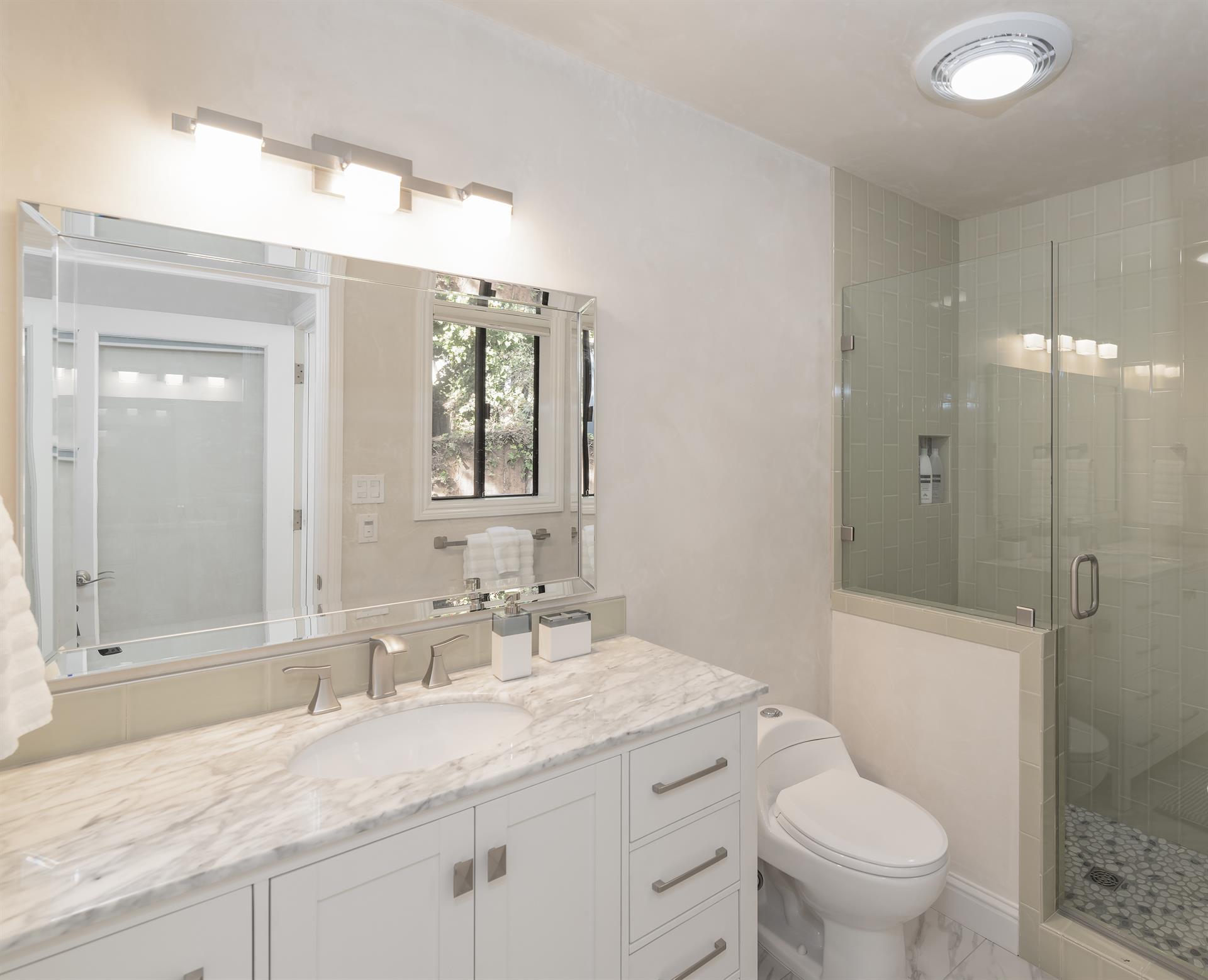 Upper Floor Bathroom 2 with Shower