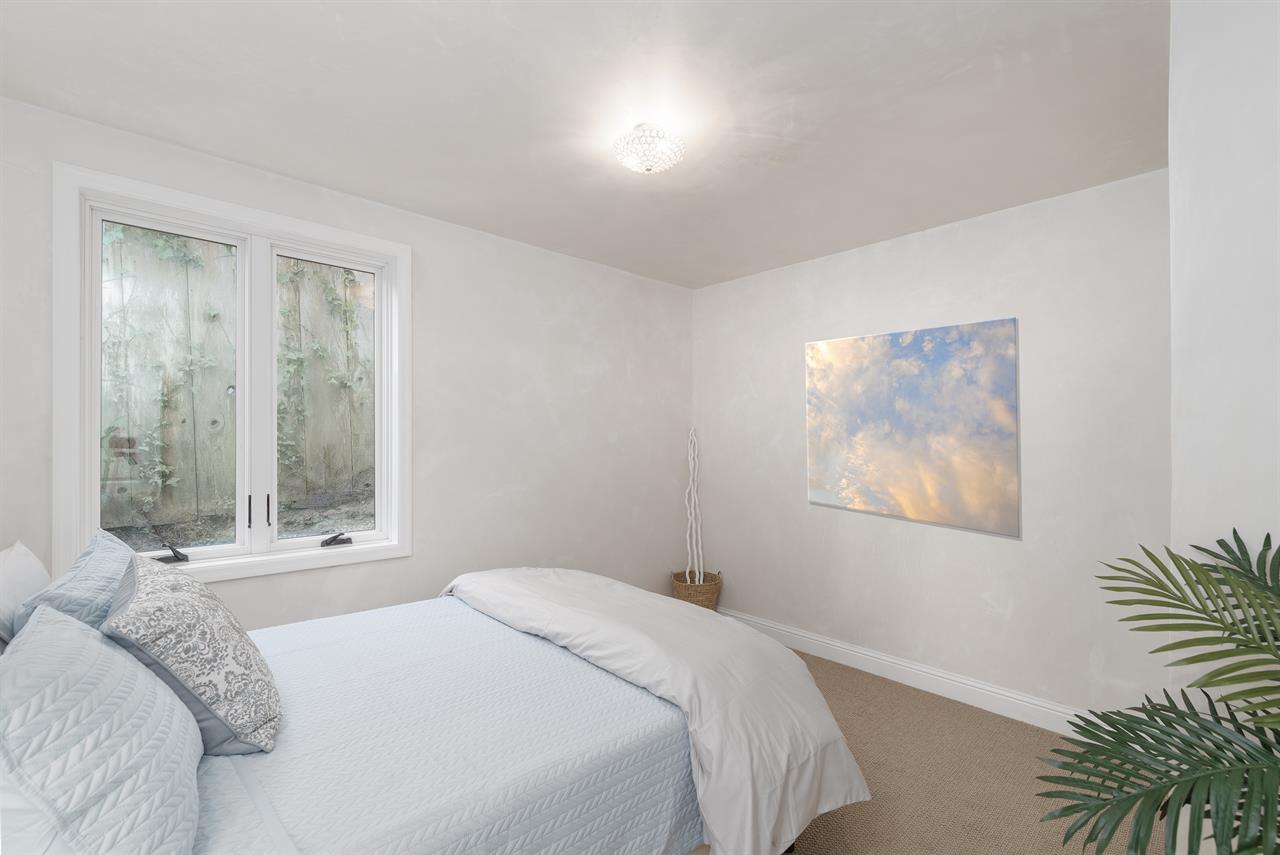 Bedroom 4, Queen Bed, Downstairs