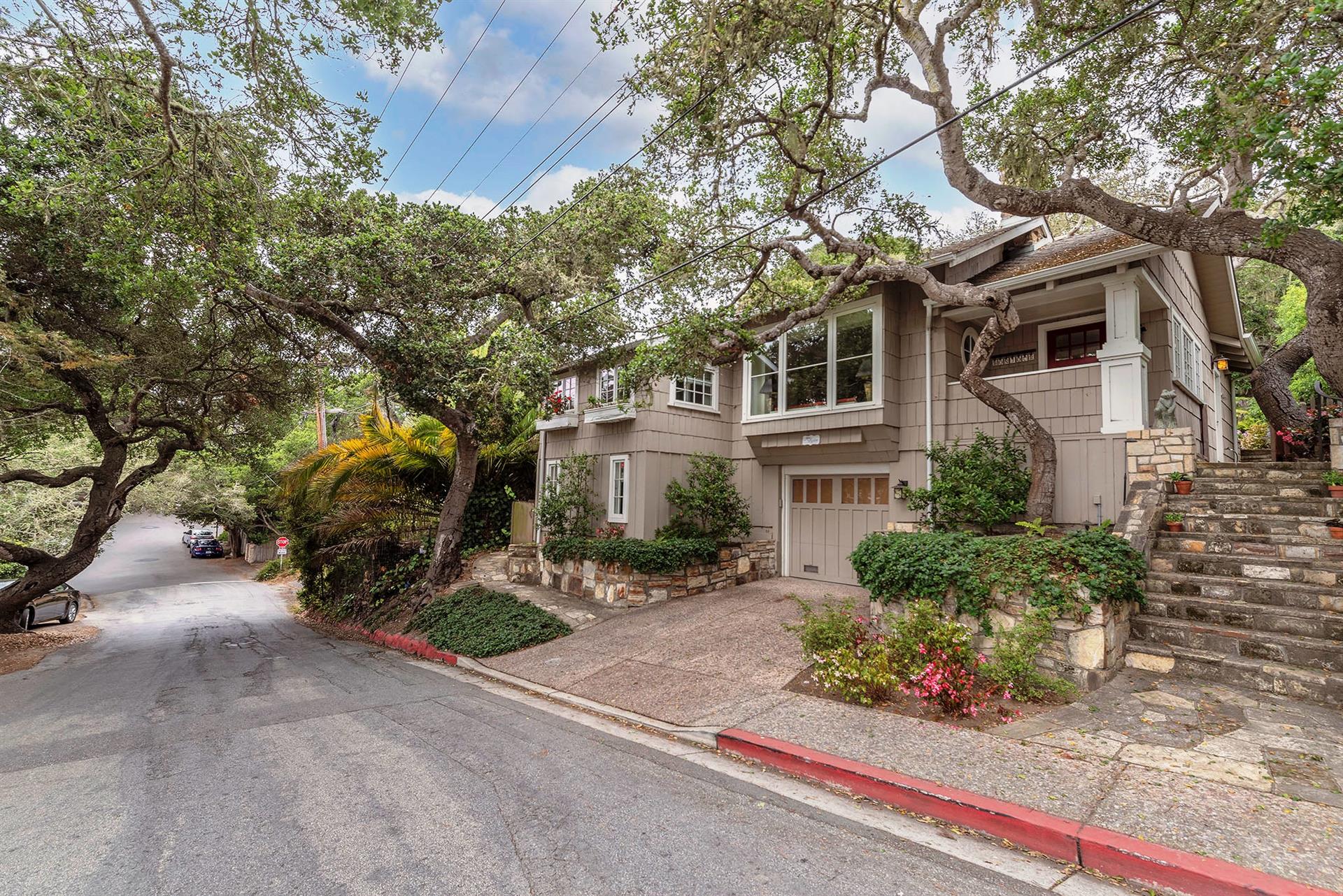 1800 sf  3 Bedrooms  3 Baths  Sleeps up to 6 Guests.