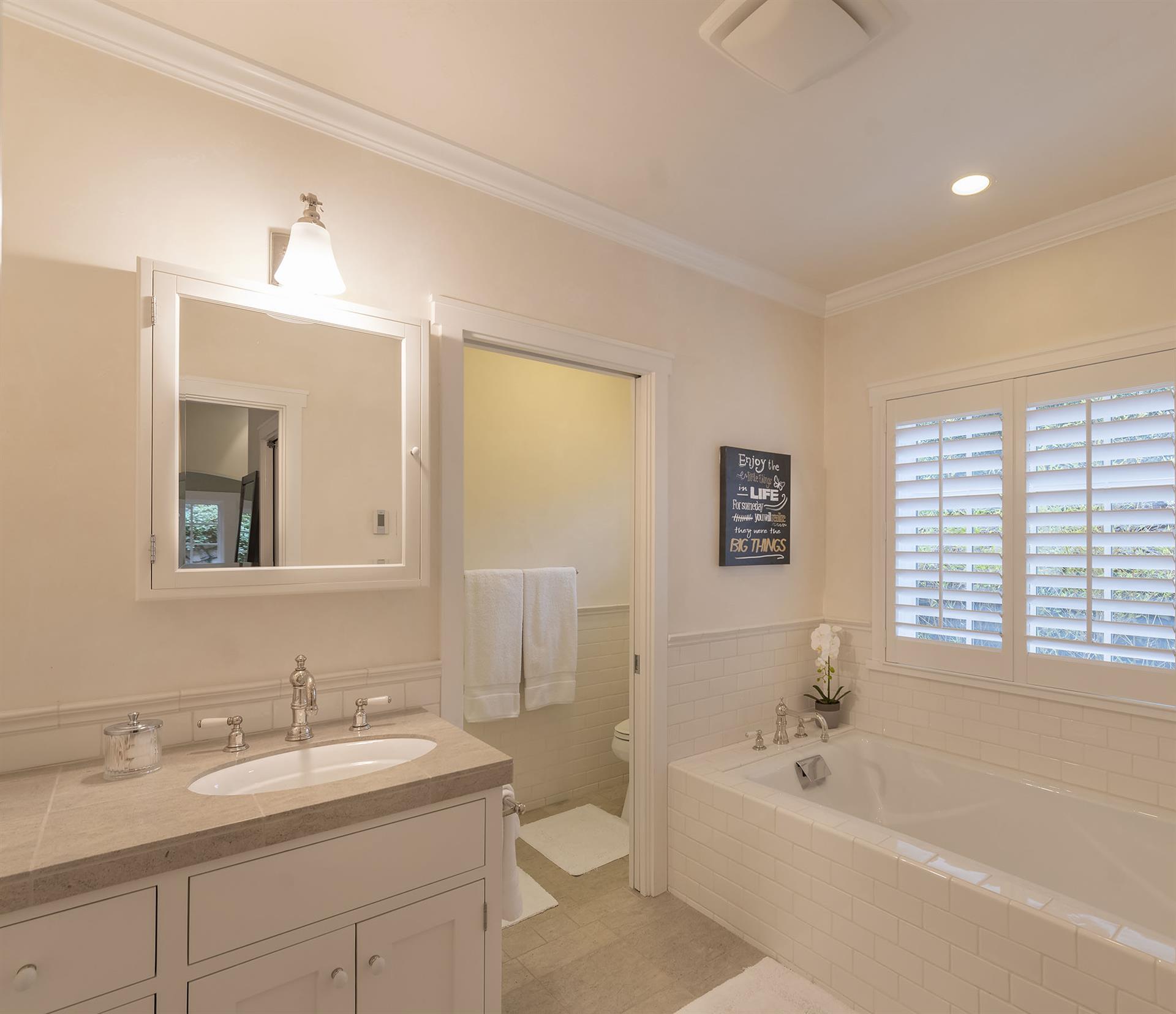 En Suite Bathroom with Soaking Tub and Separate Shower