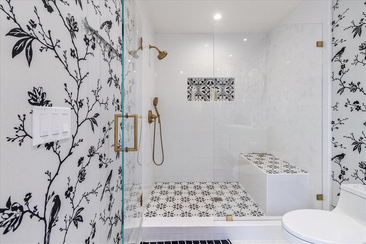 EnSuite Bath with Shower for Bedroom 1