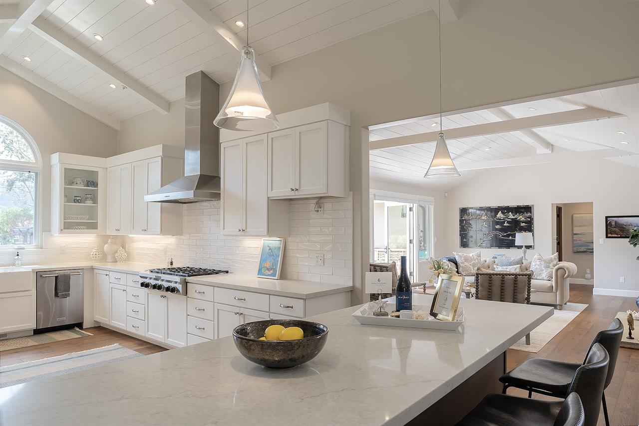 Fully Equipped Gourmet Kitchen